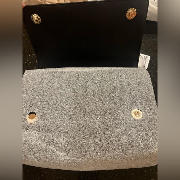 NWT Love Moschino Borsa Napa PU Shoulder Bag in Black with Gold Hardware - Picture 11 of 14